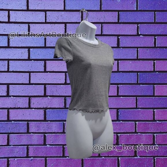 Forever 21 Ribbed Lettuce Edge Croptop Tee(L018)-Size S for Women - Picture 4 of 8